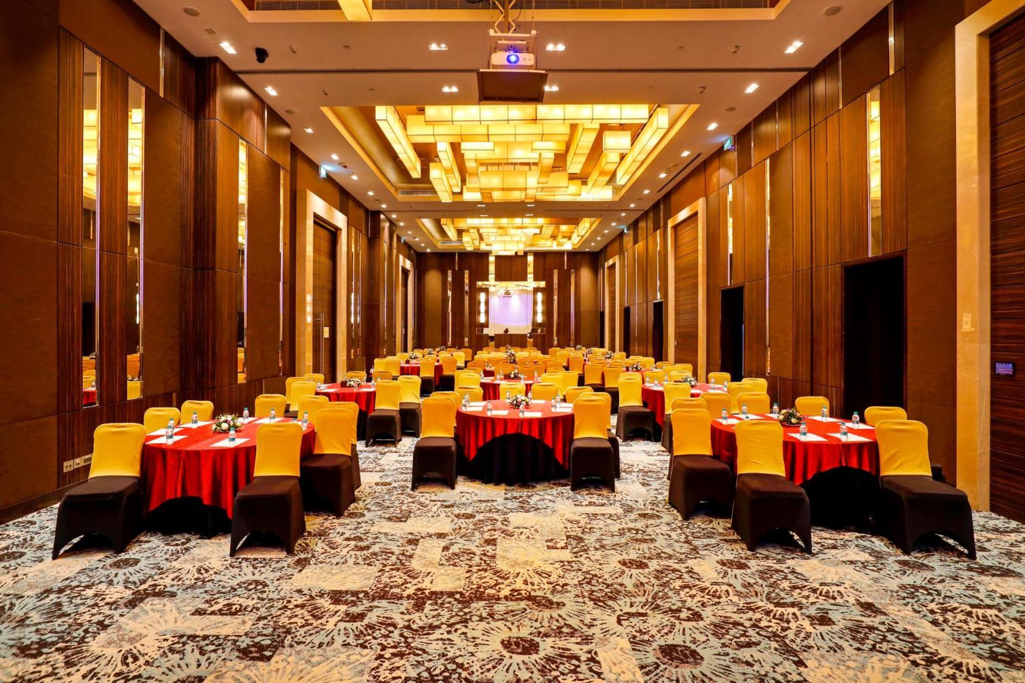 Omr It Expressway By Ihg 5*