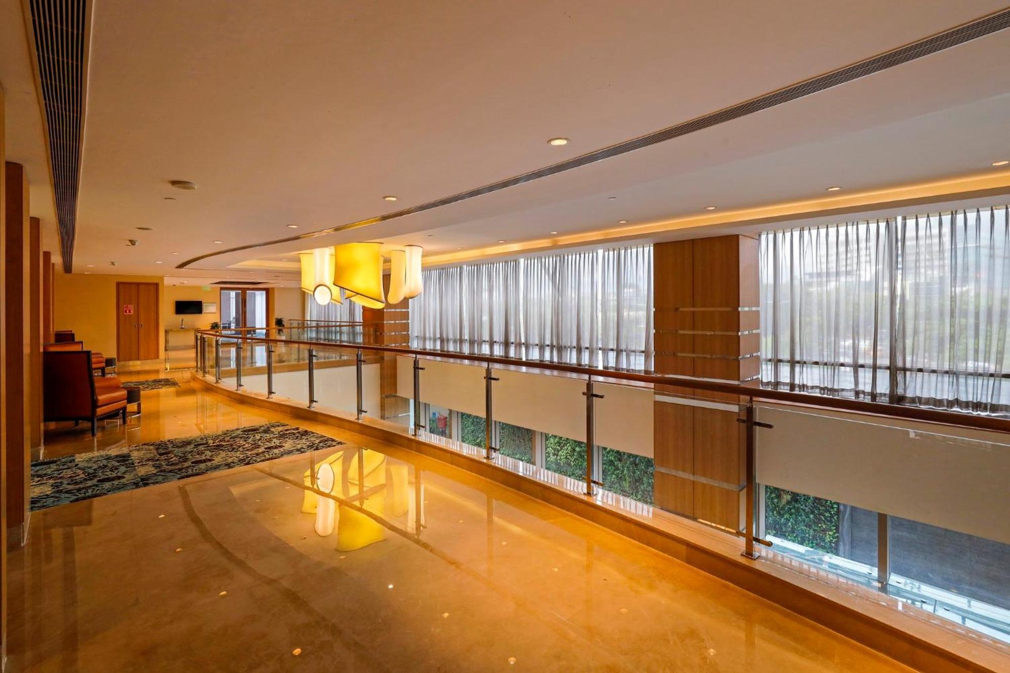 Omr It Expressway By Ihg Hotel 5*
