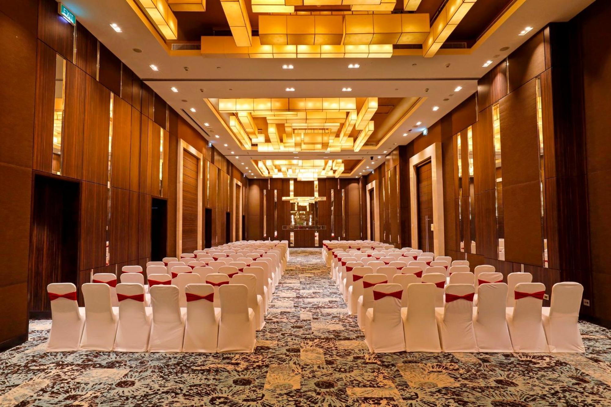 Omr It Expressway By Ihg 5*