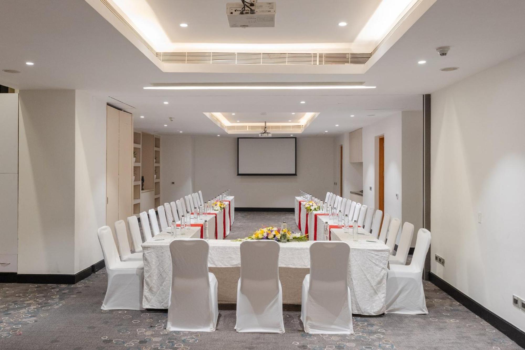 Hotel Omr It Expressway By Ihg 5*